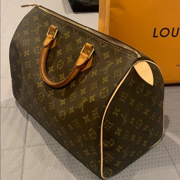 Authentic Louis Vuitton Speedy 35 - Picture 3 of 8